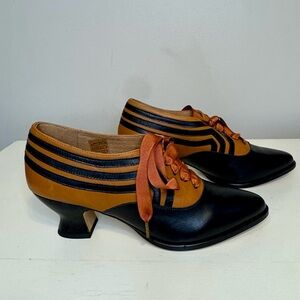 American Duchess Bernadette in cognac/ black